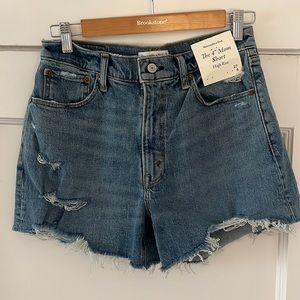 Abercrombie the 4” Mom Short High rise